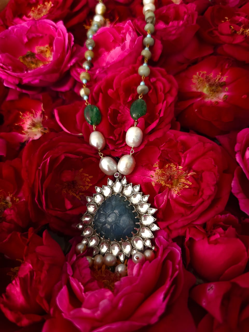 Gul nilofar necklace