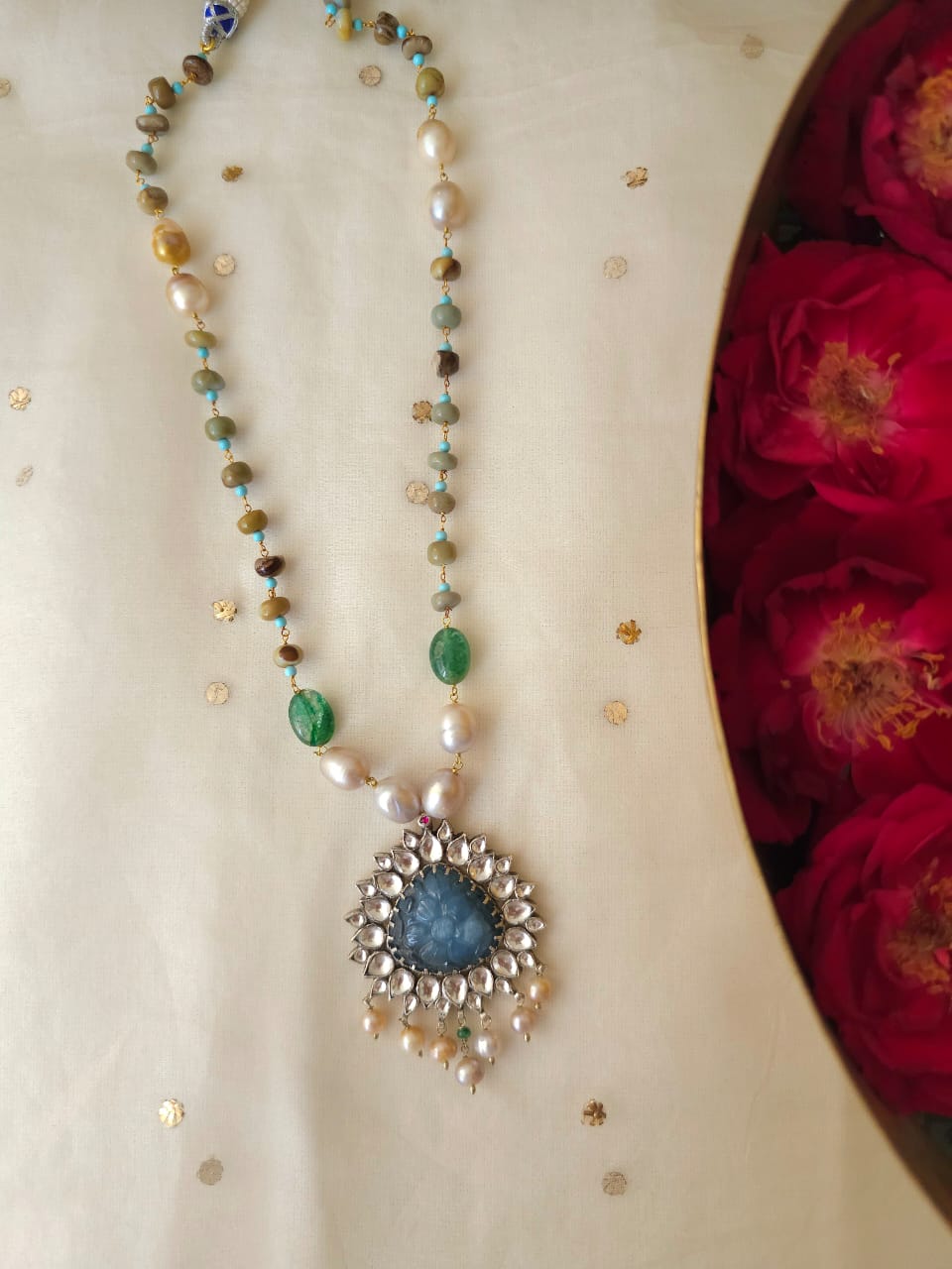 Gul nilofar necklace