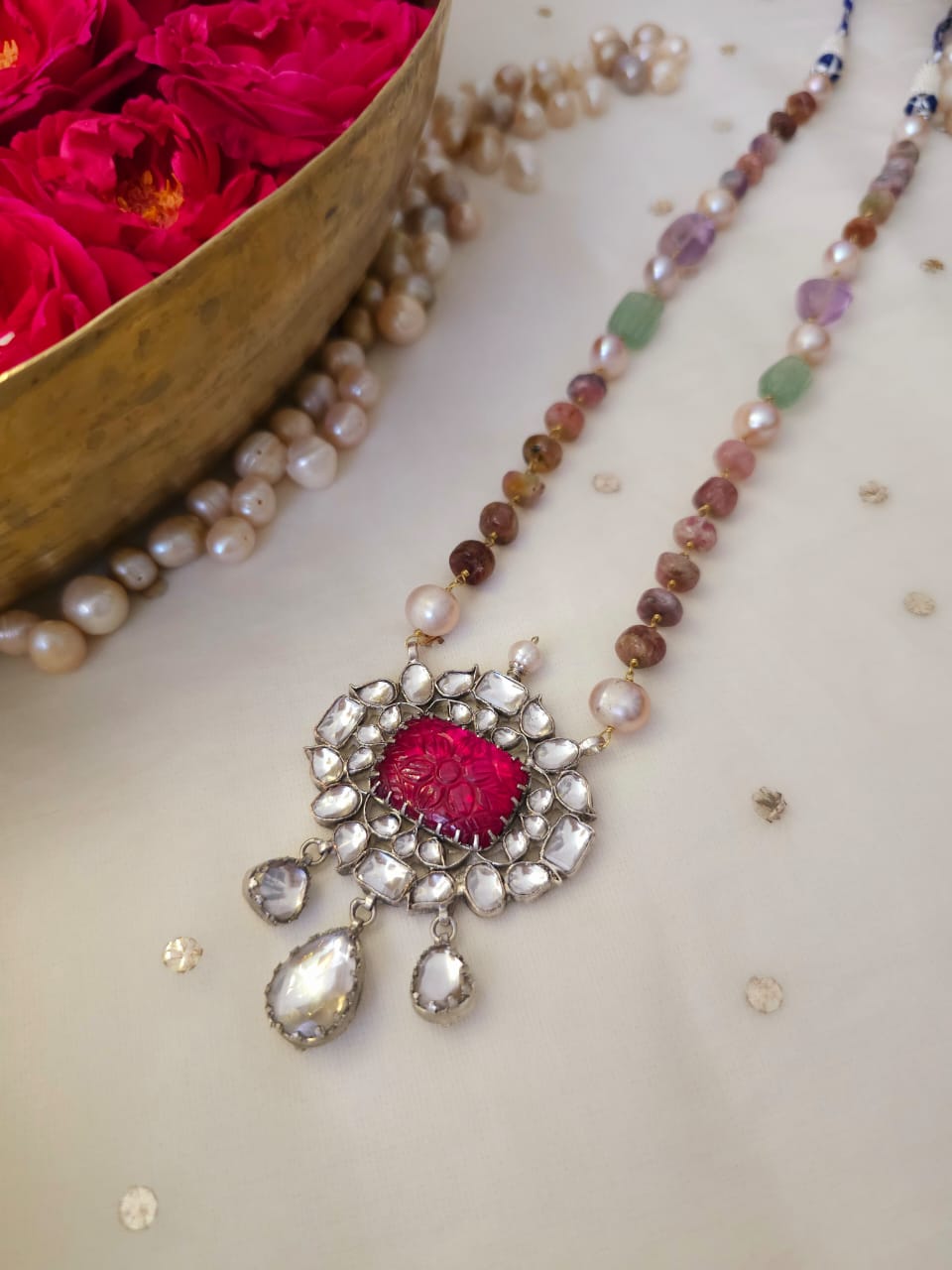 Jarul rococo necklace