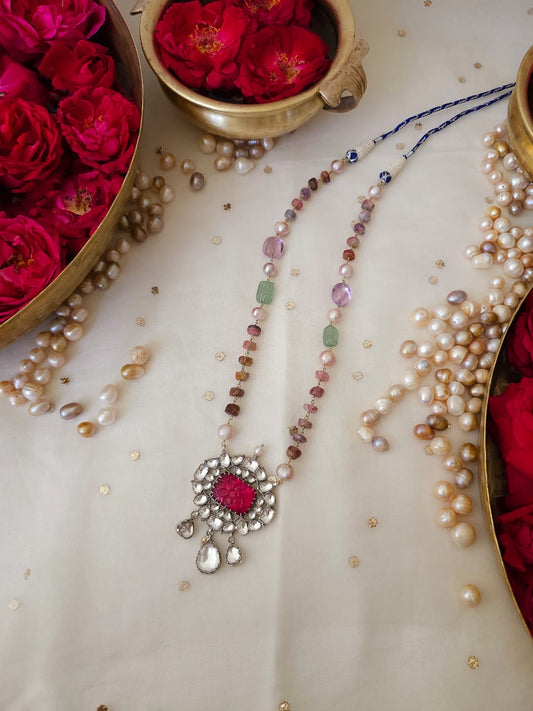 Jarul rococo necklace