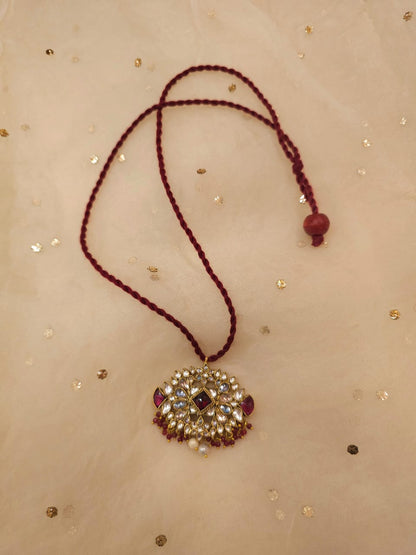 Shy Di pendant necklace