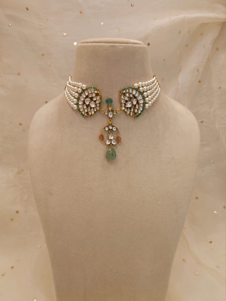 Vijada flexible pearl necklace