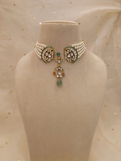 Vijada flexible pearl necklace