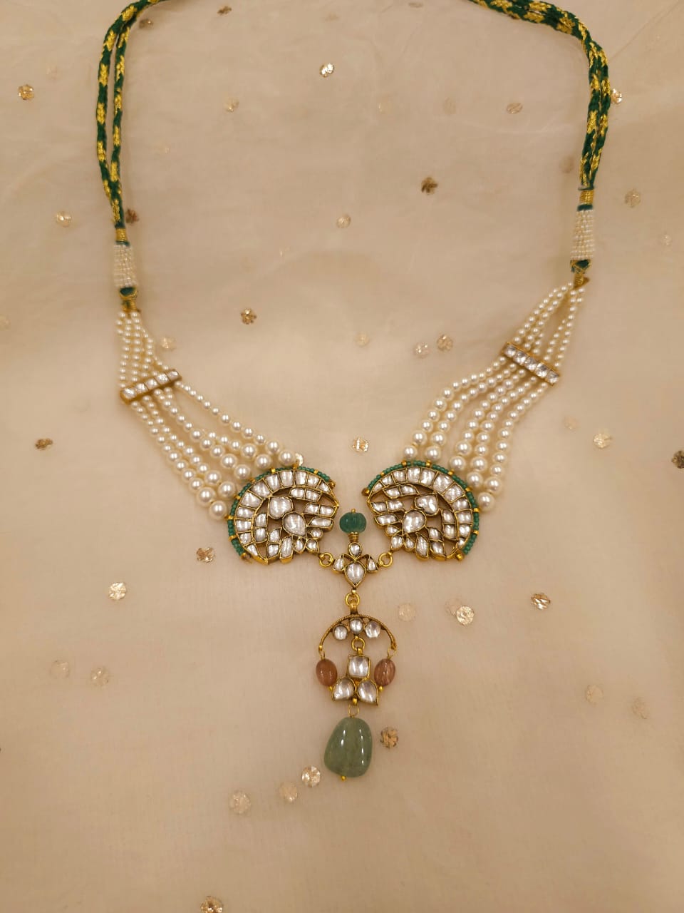 Vijada flexible pearl necklace