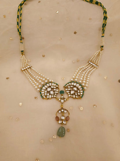 Vijada flexible pearl necklace