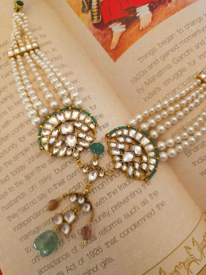 Vijada flexible pearl necklace