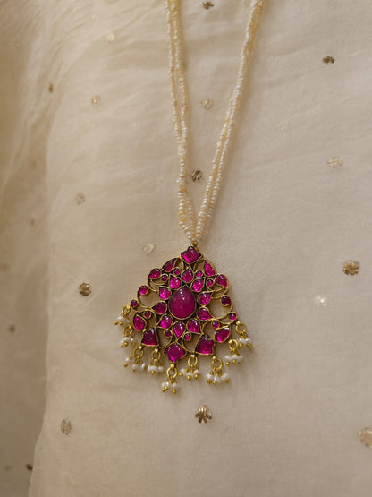 Rudra-pushpa pendant necklace