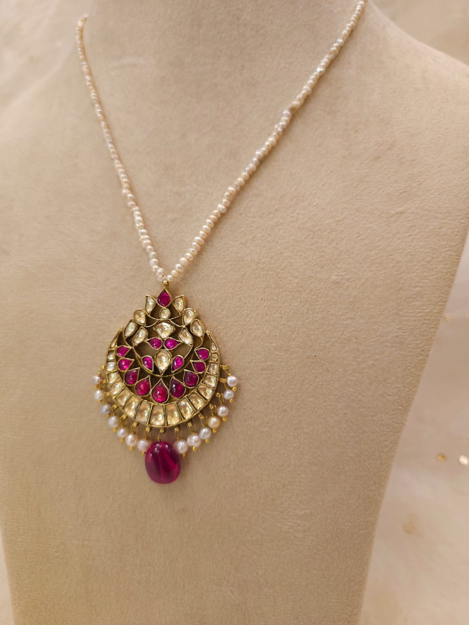 Rakta kamal pendant necklace