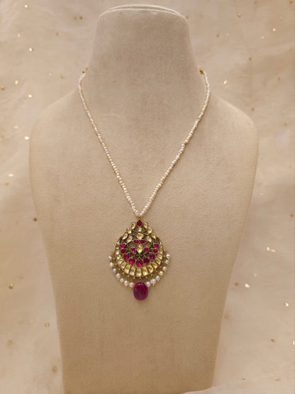 Rakta kamal pendant necklace