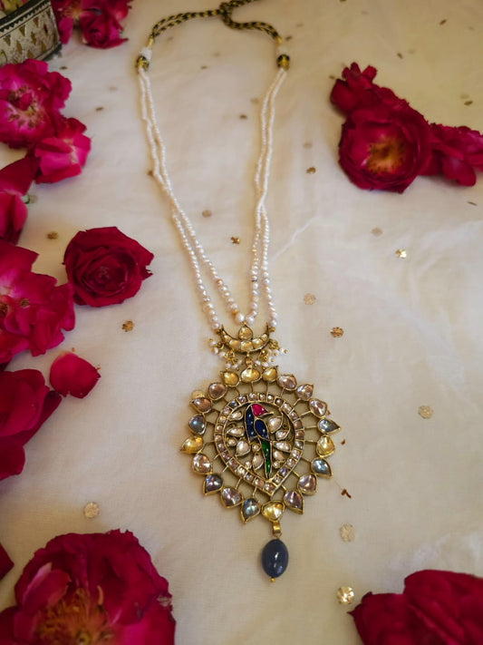 Queen Ayesha pearl necklace