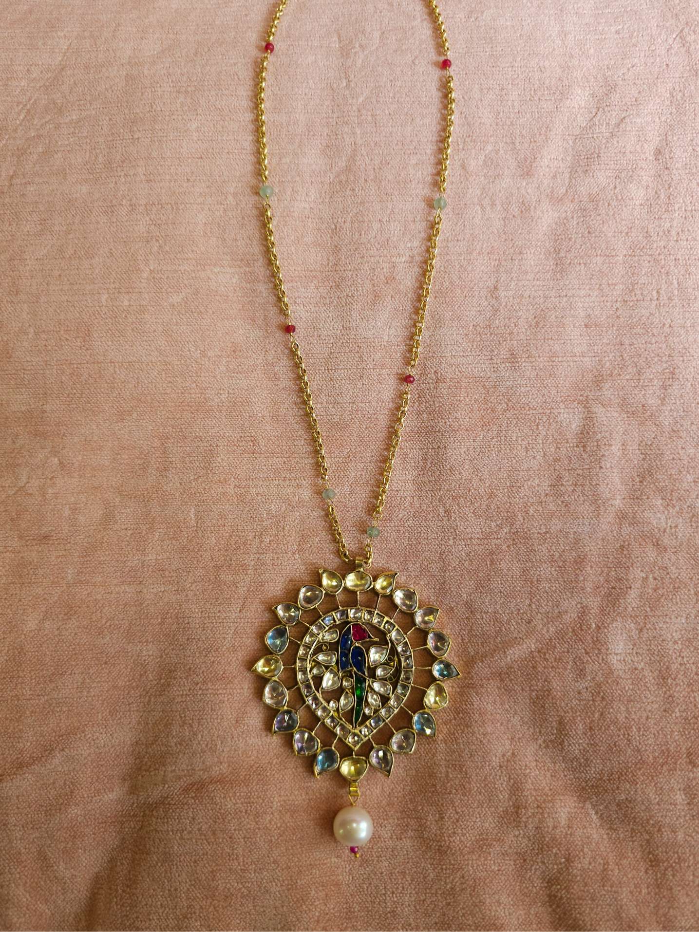 Queen Ayesha pendant necklace