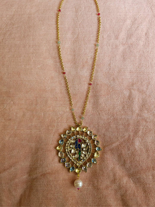 Queen Ayesha pendant necklace
