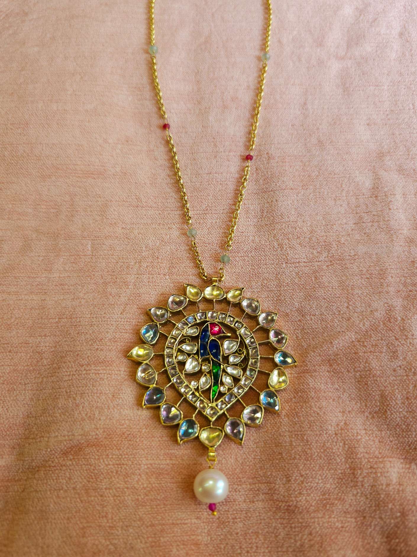 Queen Ayesha pendant necklace
