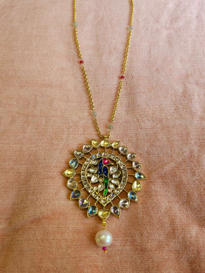 Queen Ayesha pendant necklace