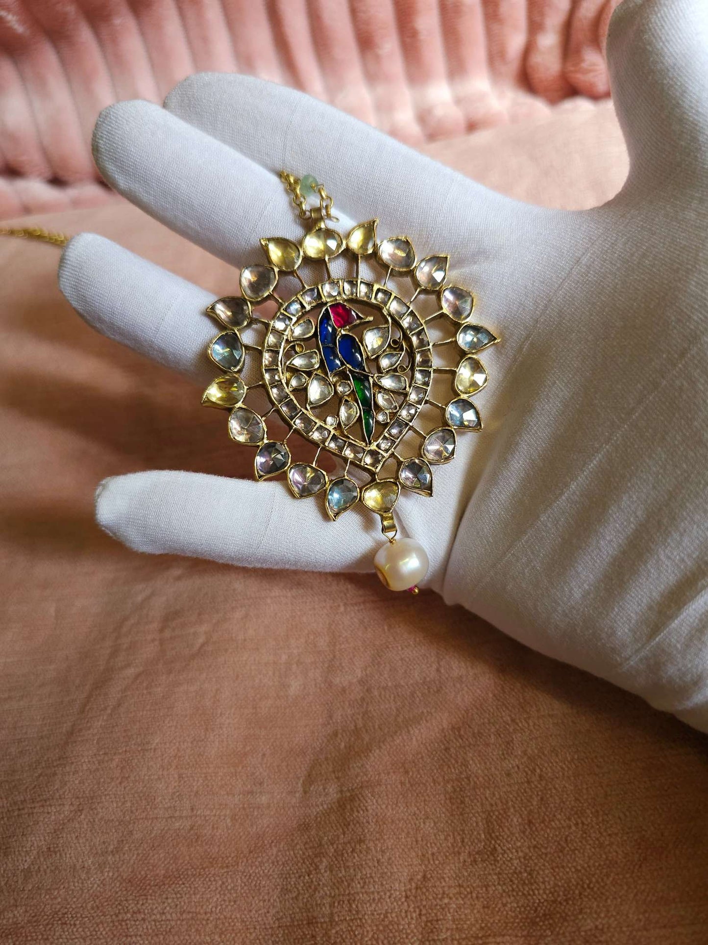 Queen Ayesha pendant necklace