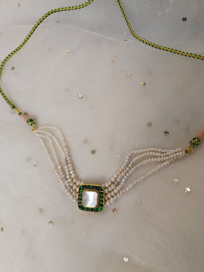 Marshmallow pillow pearl choker