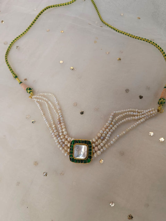 Marshmallow pillow pearl choker