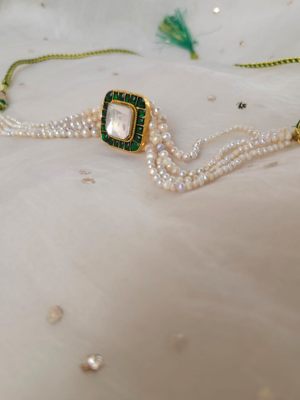 Marshmallow pillow pearl choker
