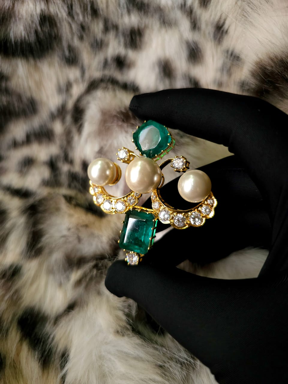 Edward brooch pendant