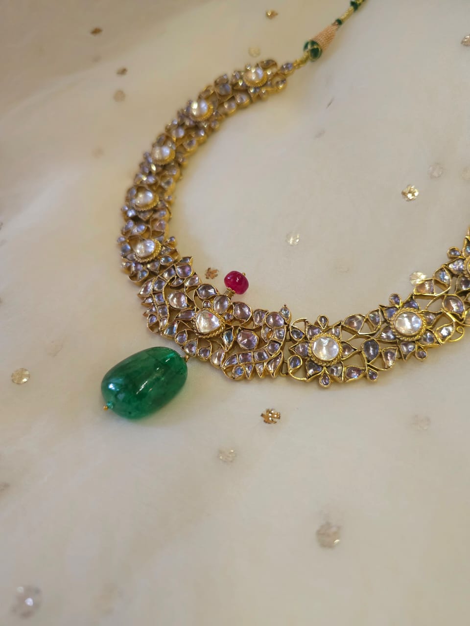 Pepper queen beryl necklace