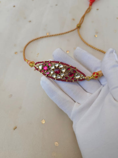 Rakta kamal sleek choker