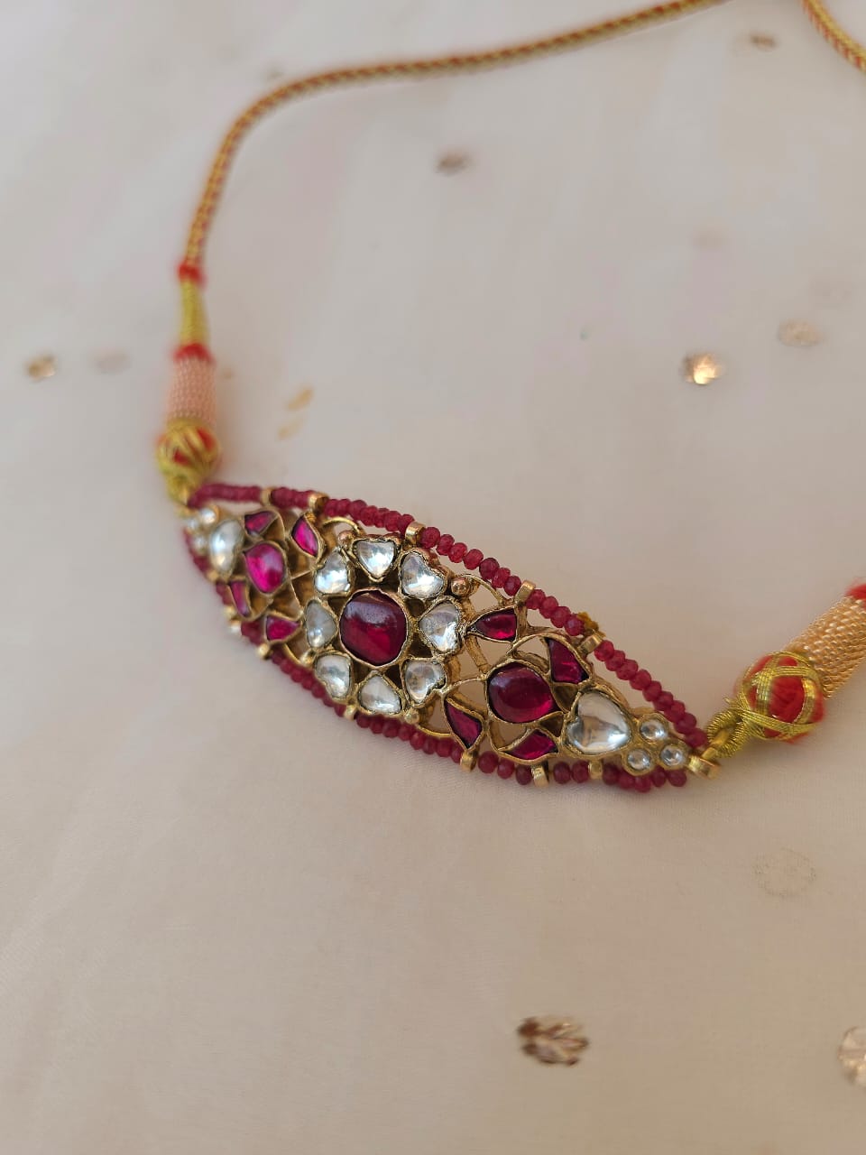 Rakta kamal sleek choker