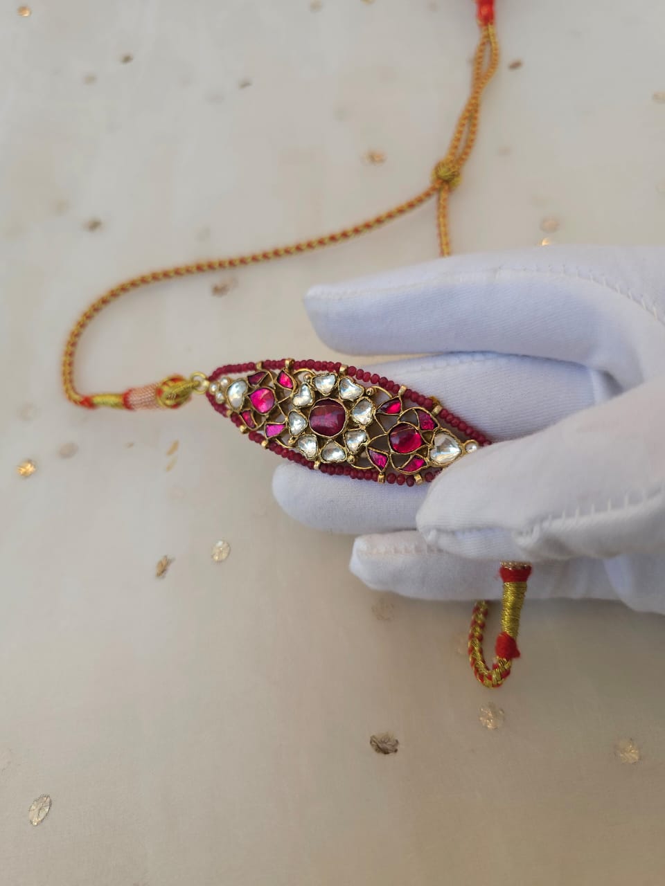 Rakta kamal sleek choker