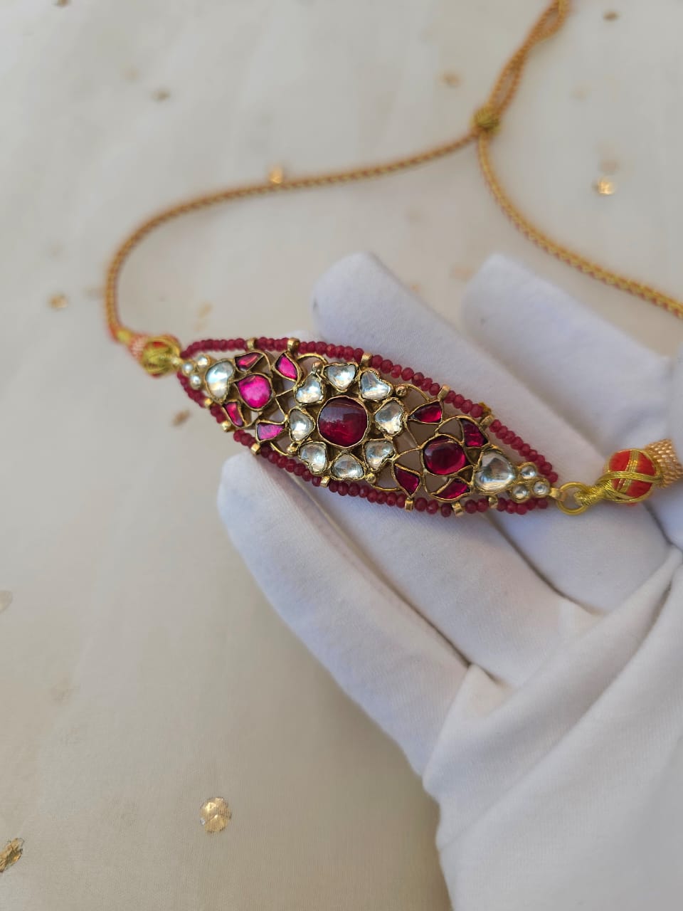 Rakta kamal sleek choker