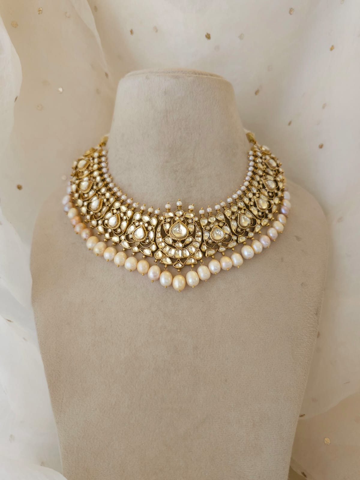 Queen of 19th century alloy necklace