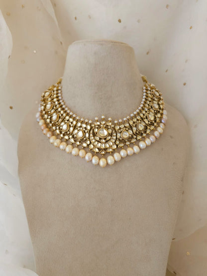 Queen of 19th century alloy necklace