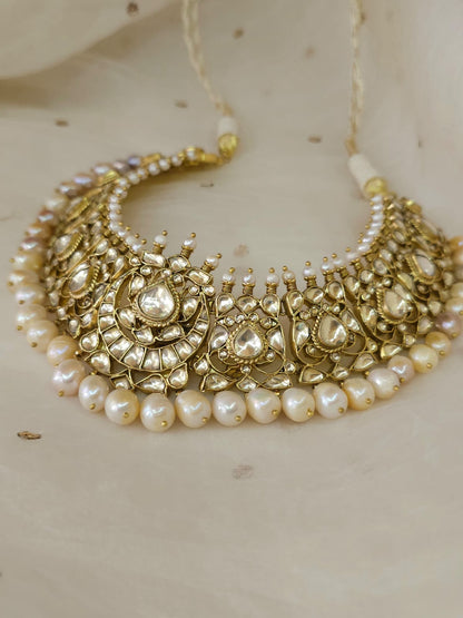 Queen of 19th century alloy necklace