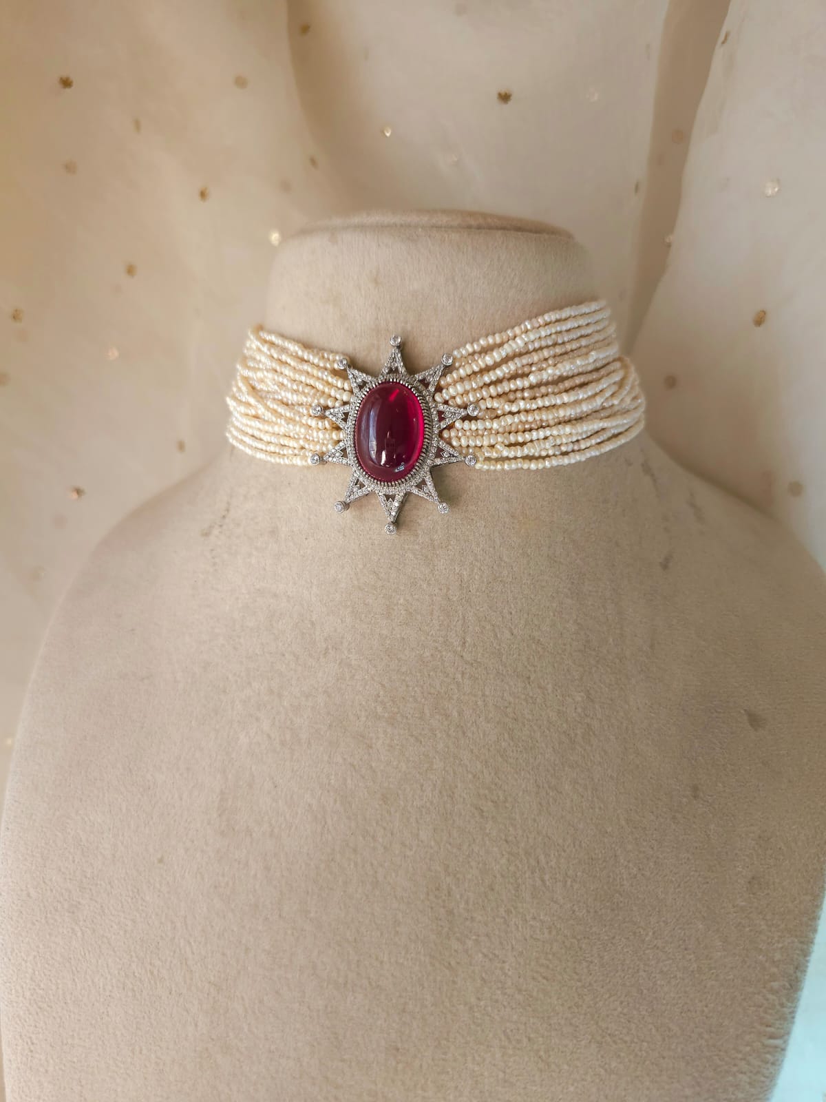 Rajaratna pearl necklace