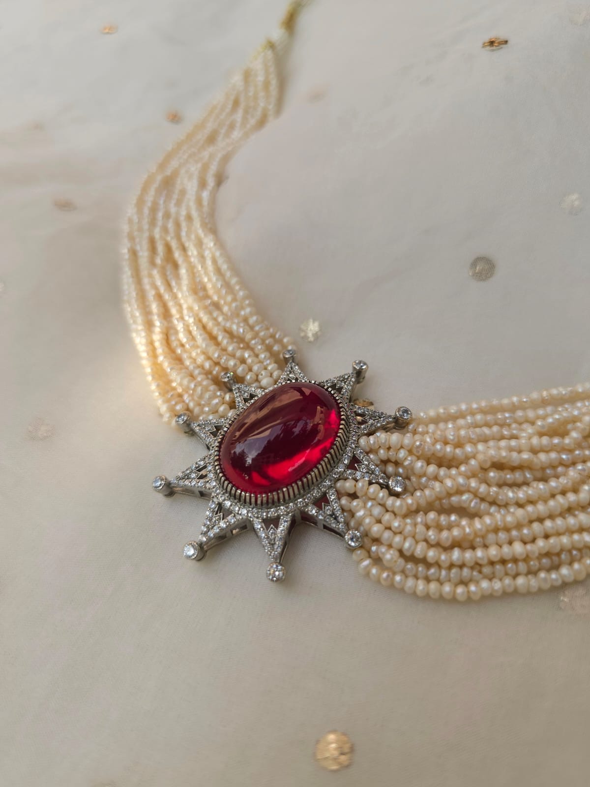 Rajaratna pearl necklace