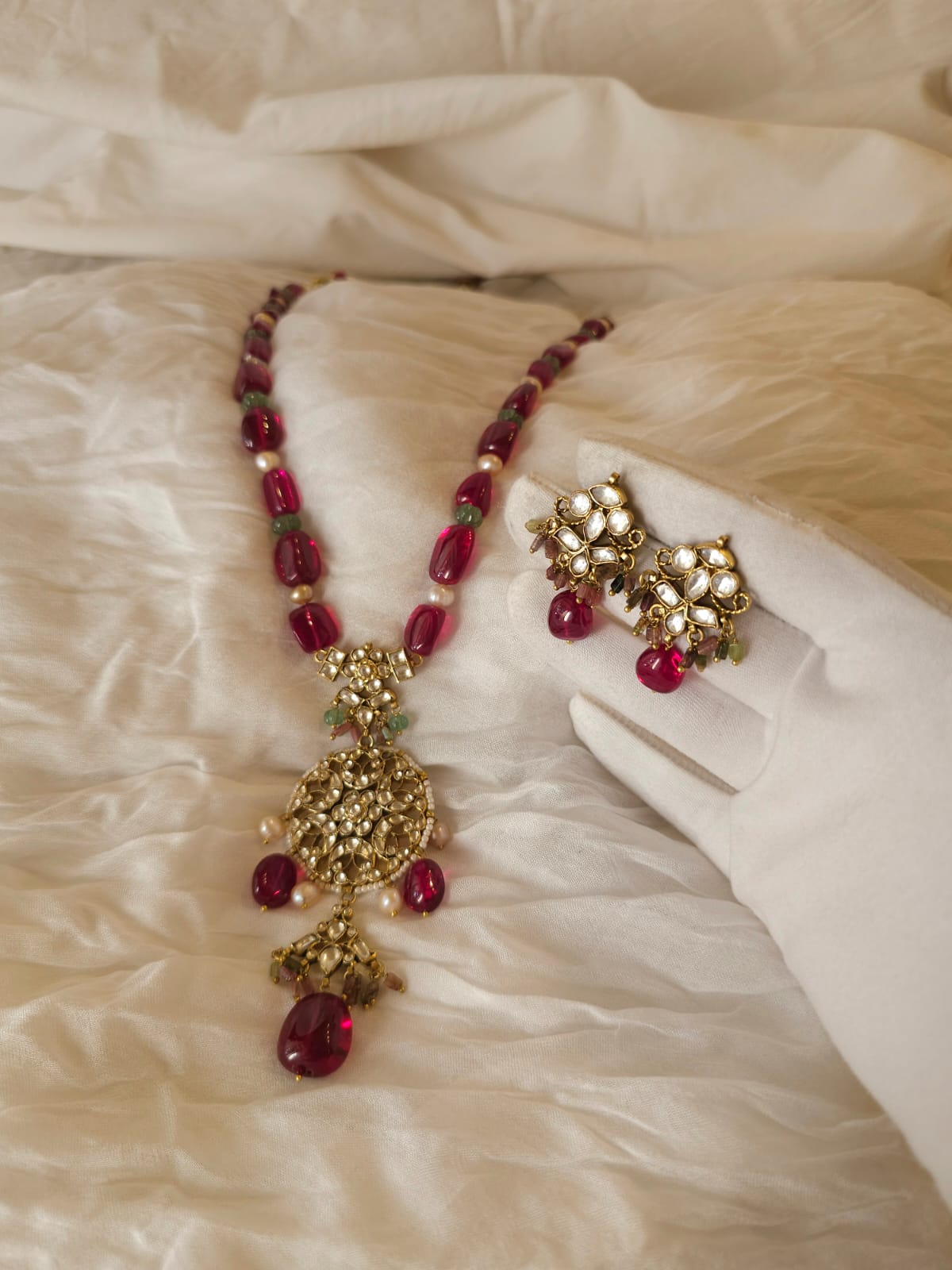 Ruh-kashmir spinel necklace