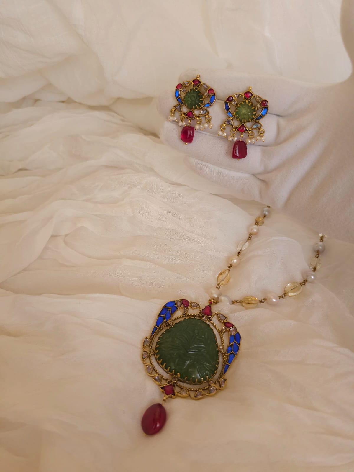 The sacred blue peacock spinel necklace set