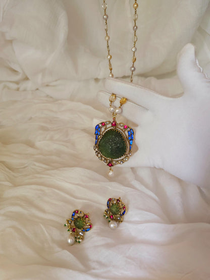 The sacred blue peacock pearl necklace set
