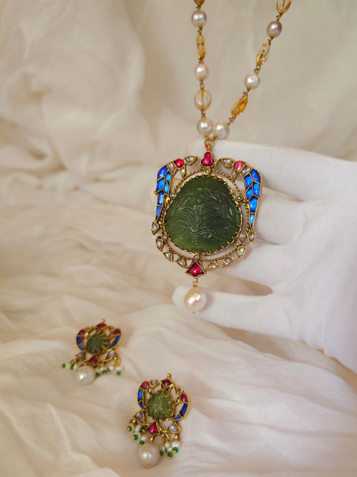 The sacred blue peacock pearl necklace set