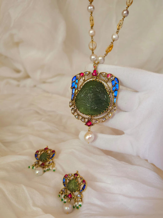 The sacred blue peacock pearl necklace set