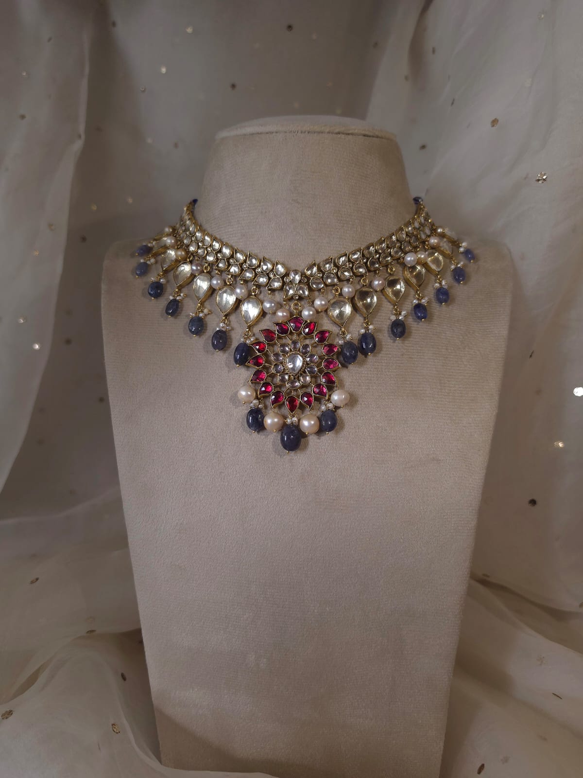 Jag-mandir necklace set