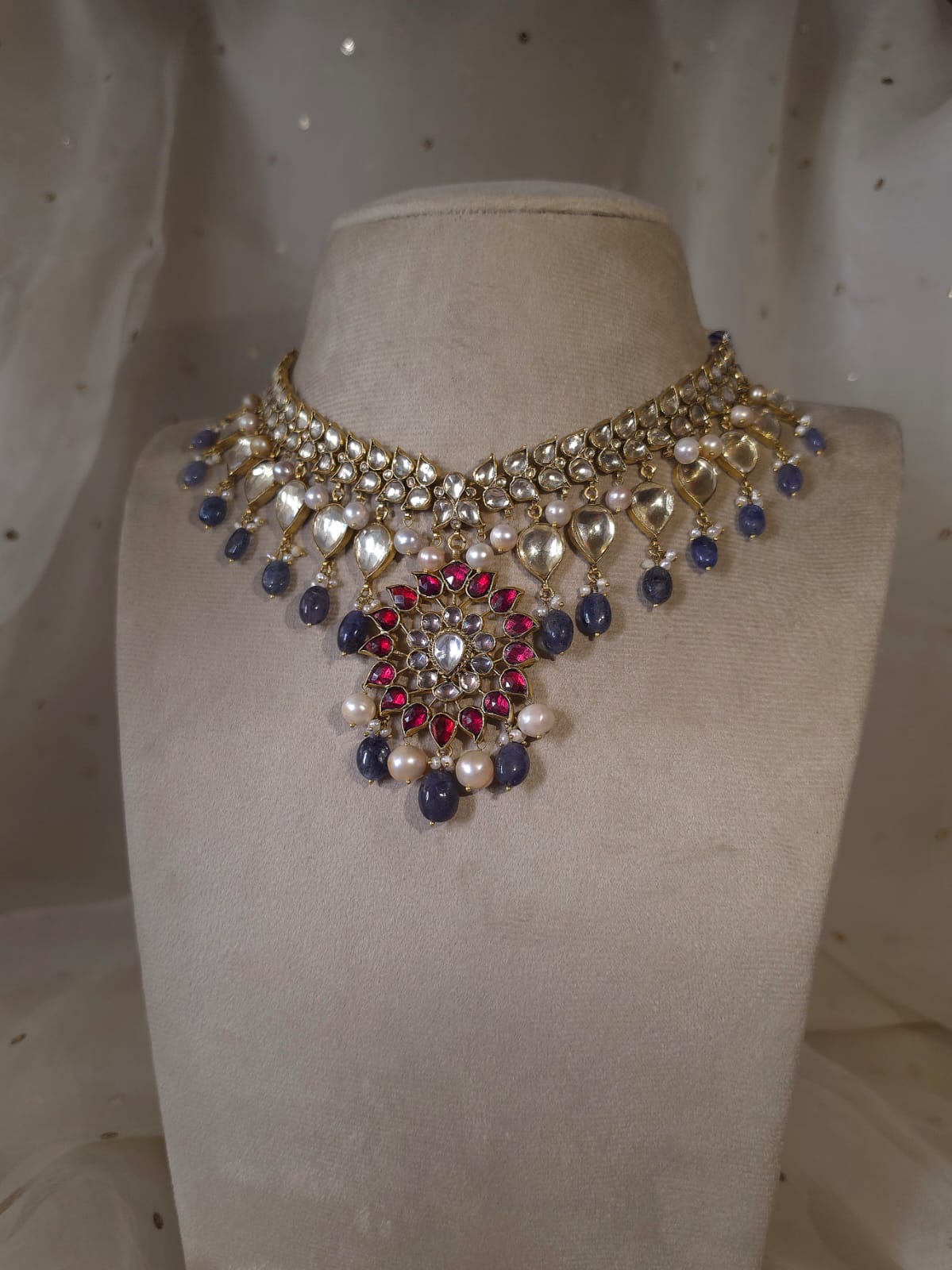 Jag-mandir necklace set