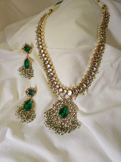 Sawai queen long earrings
