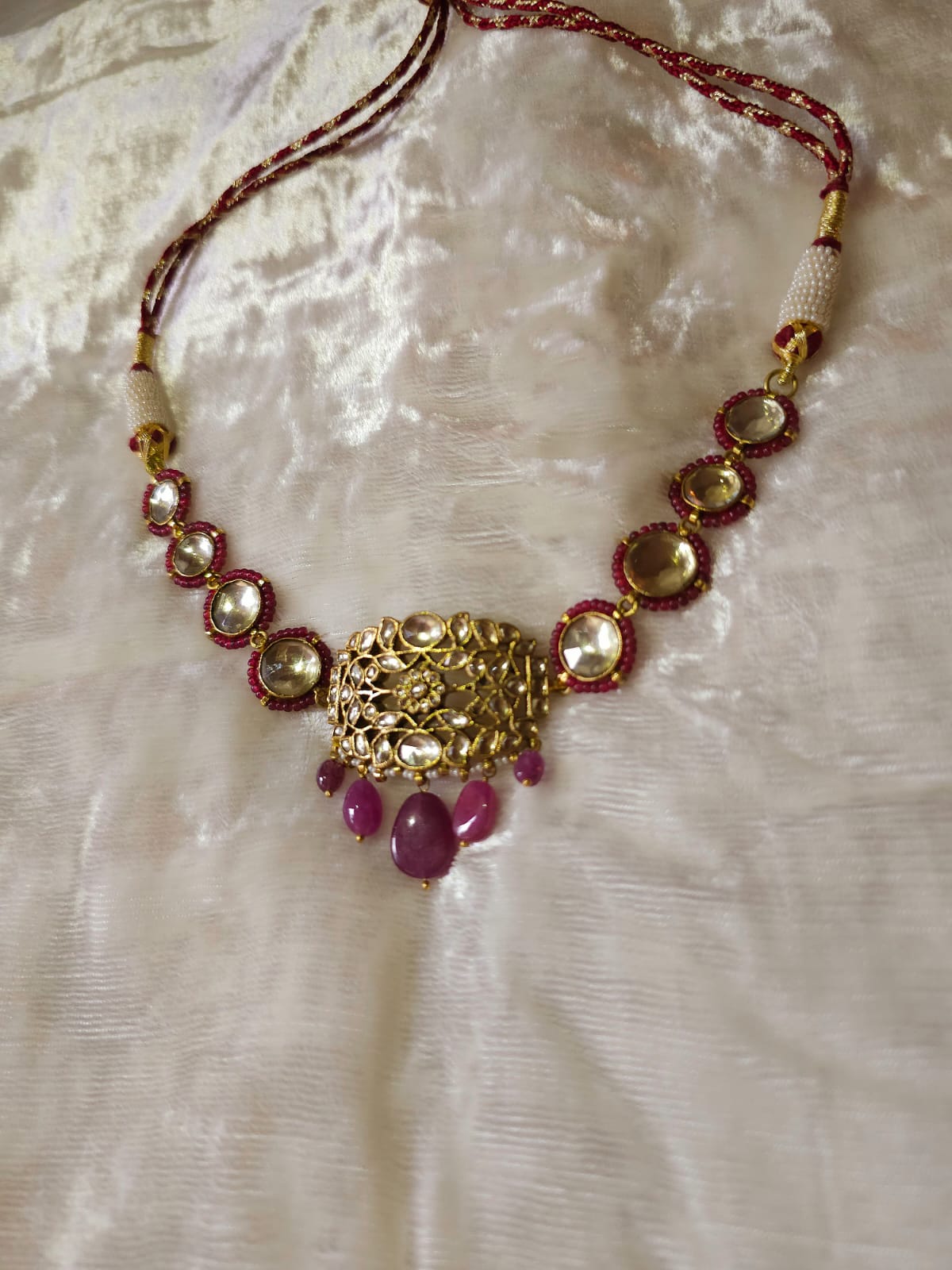 Mauryan ruby choker