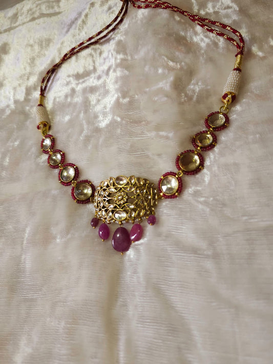 Mauryan ruby choker