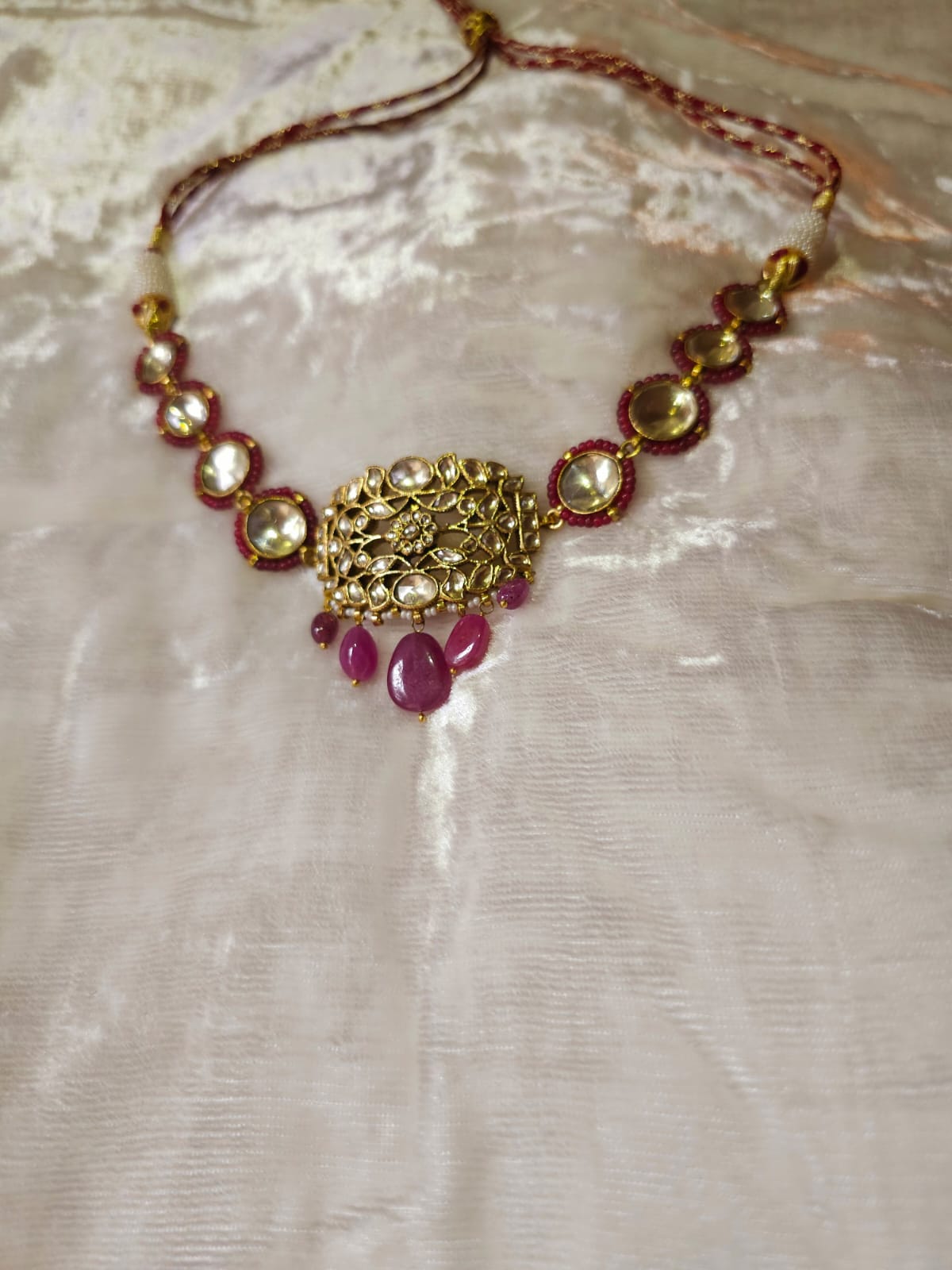 Mauryan ruby choker