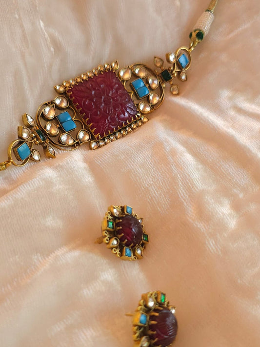Carmine choker set