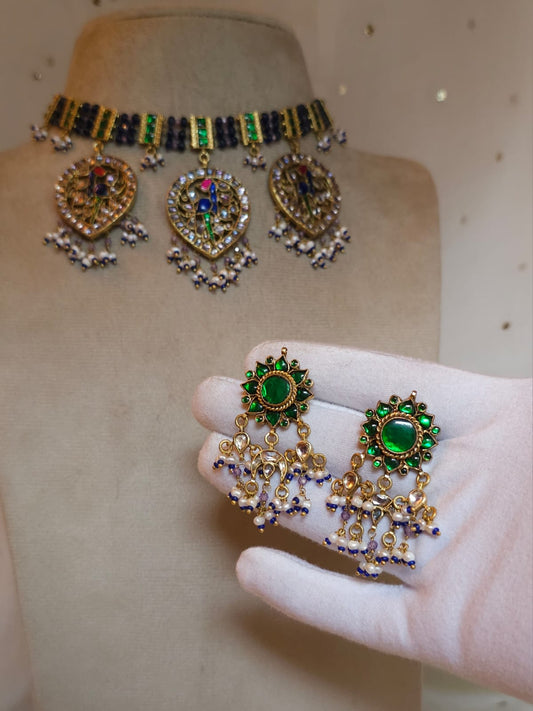 Queen ayesha totem choker set