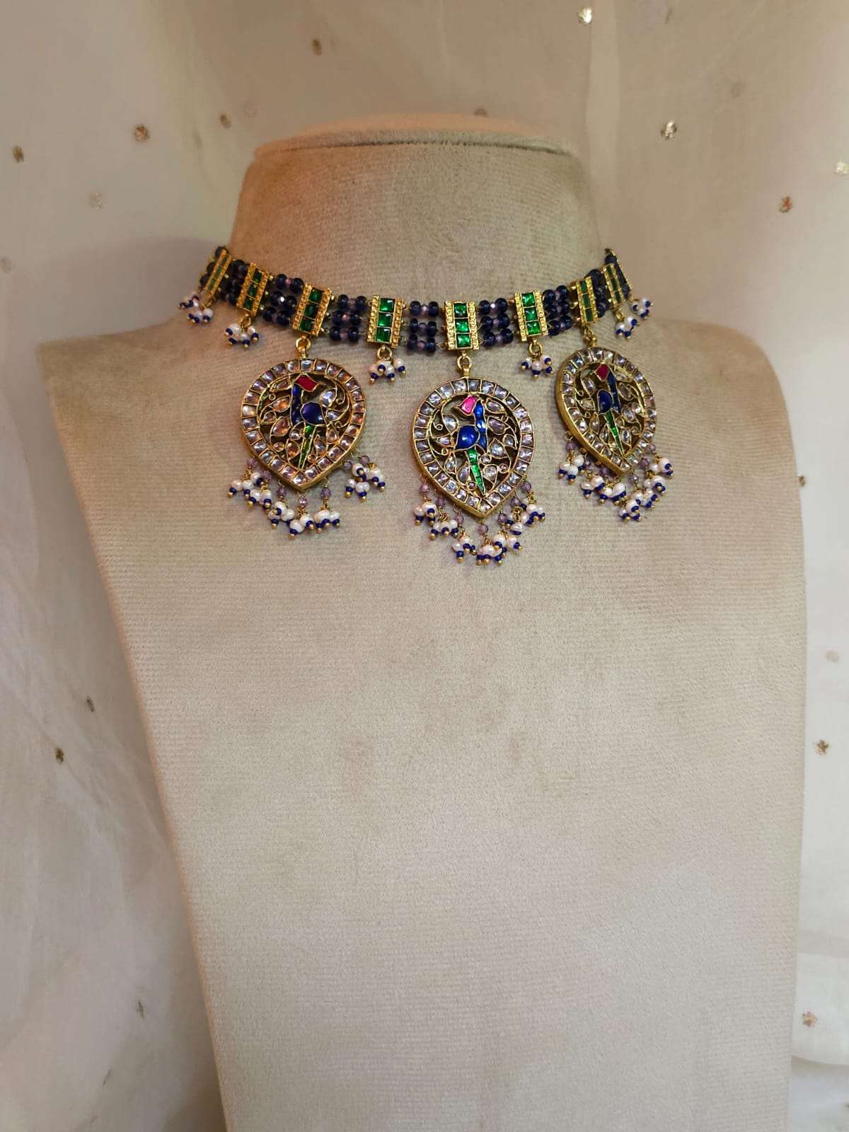 Queen ayesha totem choker set