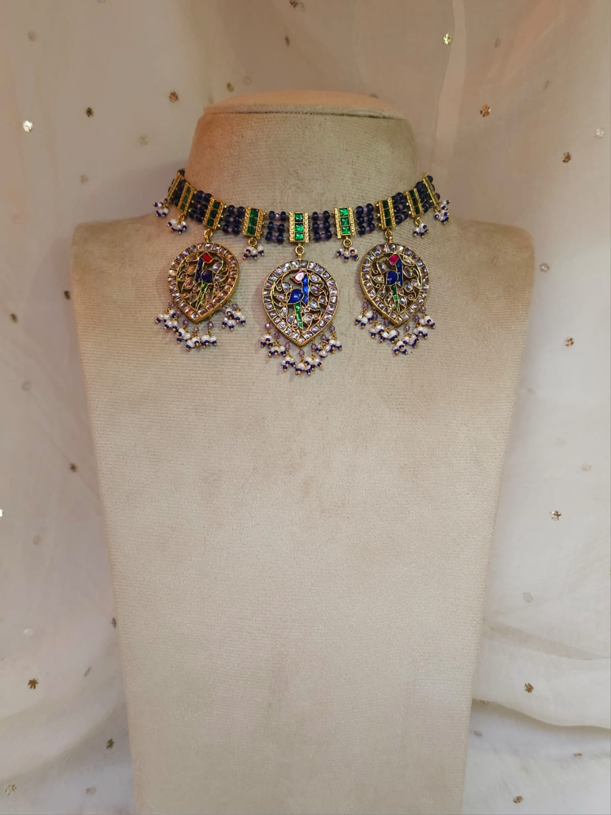 Queen ayesha totem choker set