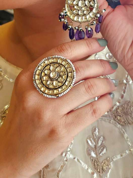 Round cocktail ring