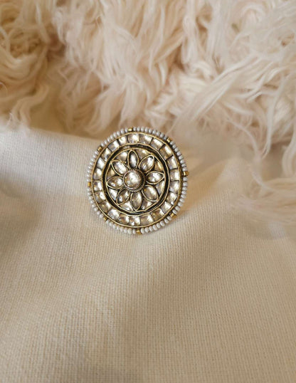 Round cocktail ring
